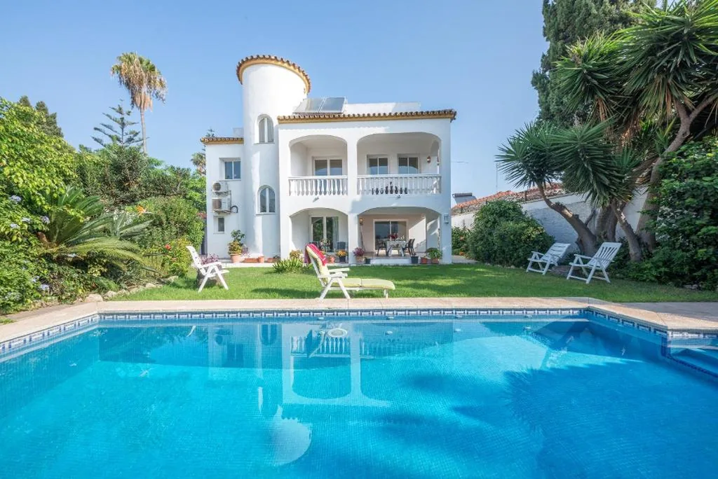 Villa with Sea Views — Villa at the Beach