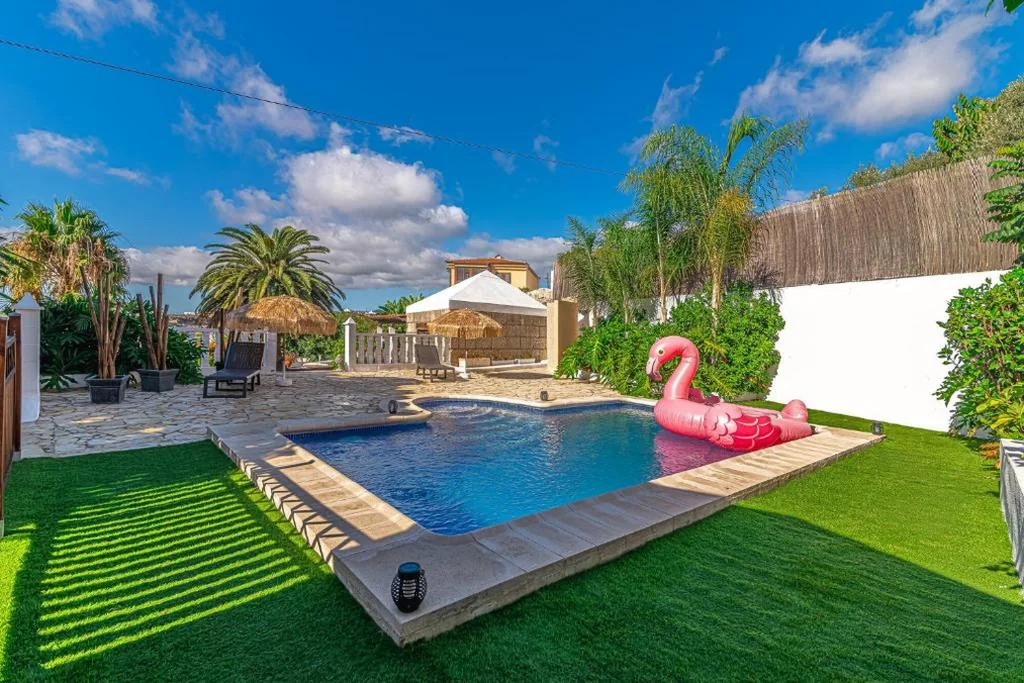 Villa com vista para o mar — Villa Aurora with Heated Pool