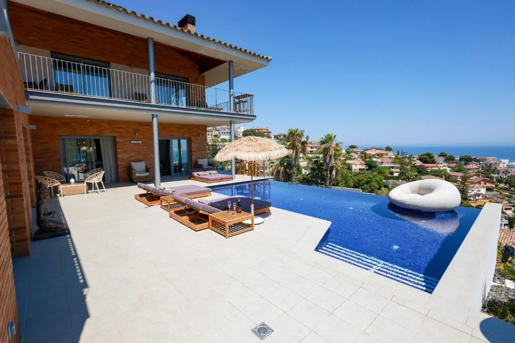 别墅 — Villa Aya Barca