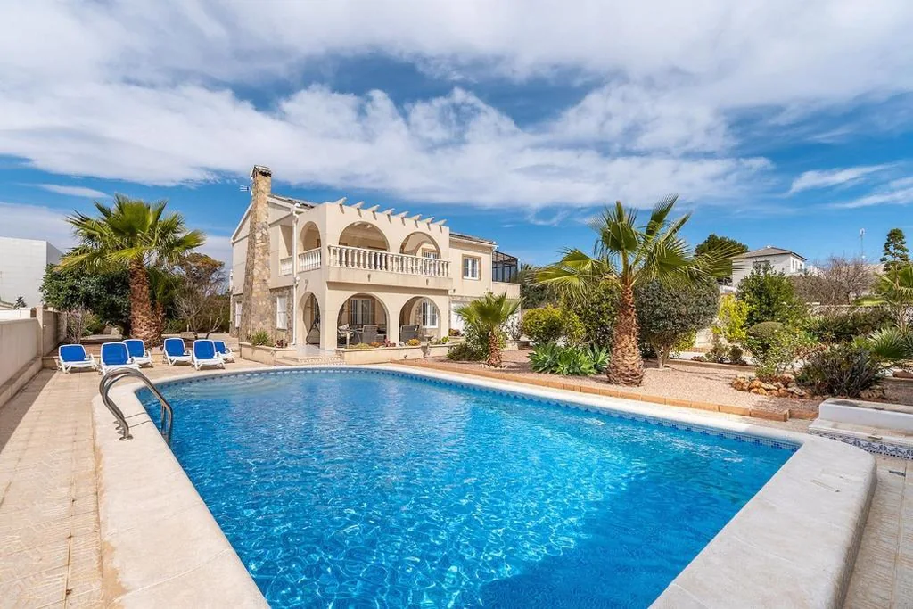 Moradia com piscina privada — Villa Azul