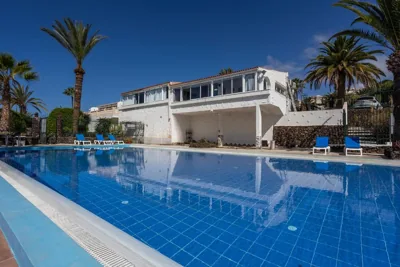 Villa Azure Horizon and Breeze - Panoramic Ocean View and Heated Pool — foto 2