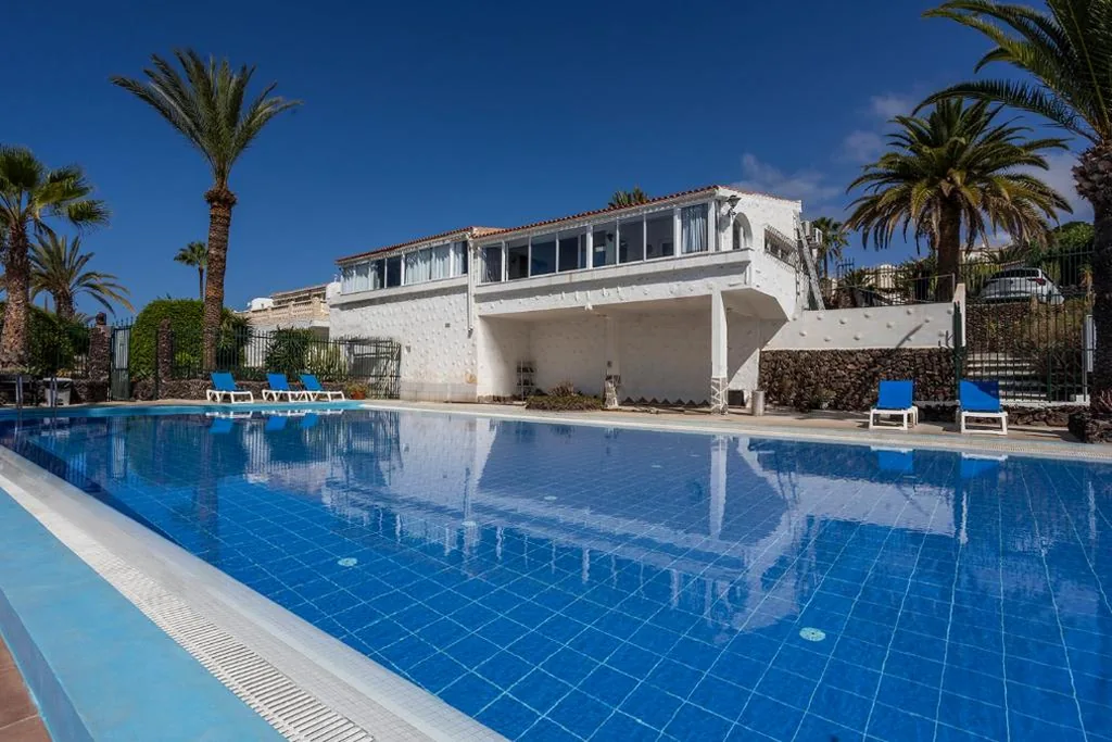 Villa Azure Horizon and Breeze - Panoramic Ocean View and Heated Pool