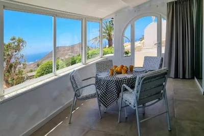 Villa Azure Horizon and Breeze - Panoramic Ocean View and Heated Pool — foto 7