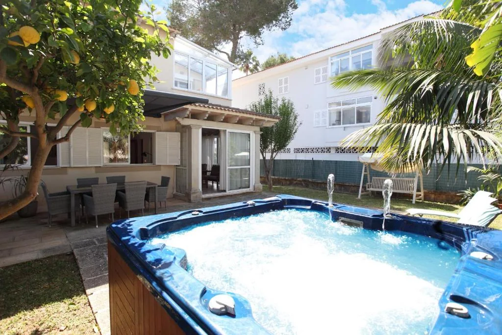 ベッドルーム3室のヴィラ — Villa Beach Alcudia, lovely house with jacuzzi