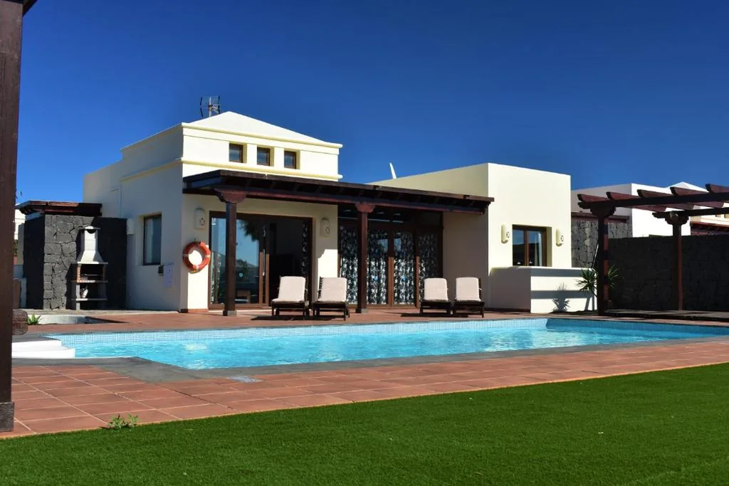 Villa — Villa Belja