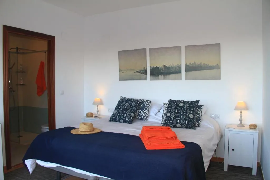 Deluxe kamer met extra groot tweepersoonsbed — Villa Beniarres Guest House B&B in Moraira