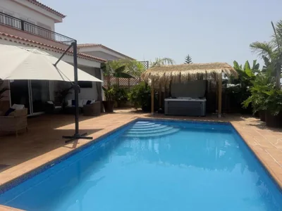 VILLA BLOSSOM in the beautiful area of Puerto Santiago Tenerife with 5 bedrooms for up to 10 guests private swimming pool and many other activities to entertain the family Secure parking for — foto 3