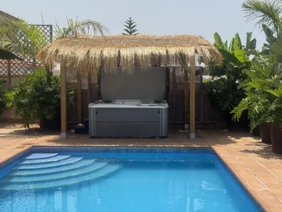 VILLA BLOSSOM in the beautiful area of Puerto Santiago Tenerife with 5 bedrooms for up to 10 guests private swimming pool and many other activities to entertain the family Secure parking for — foto 4