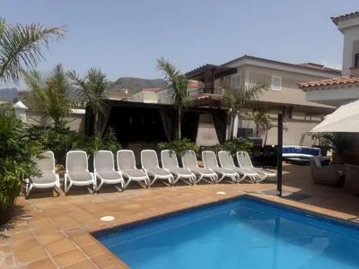 VILLA BLOSSOM in the beautiful area of Puerto Santiago Tenerife with 5 bedrooms for up to 10 guests private swimming pool and many other activities to entertain the family Secure parking for — foto 6