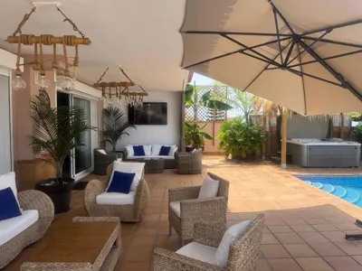 VILLA BLOSSOM in the beautiful area of Puerto Santiago Tenerife with 5 bedrooms for up to 10 guests private swimming pool and many other activities to entertain the family Secure parking for — foto 7