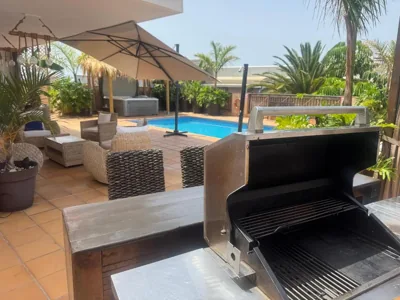 VILLA BLOSSOM in the beautiful area of Puerto Santiago Tenerife with 5 bedrooms for up to 10 guests private swimming pool and many other activities to entertain the family Secure parking for — foto 12