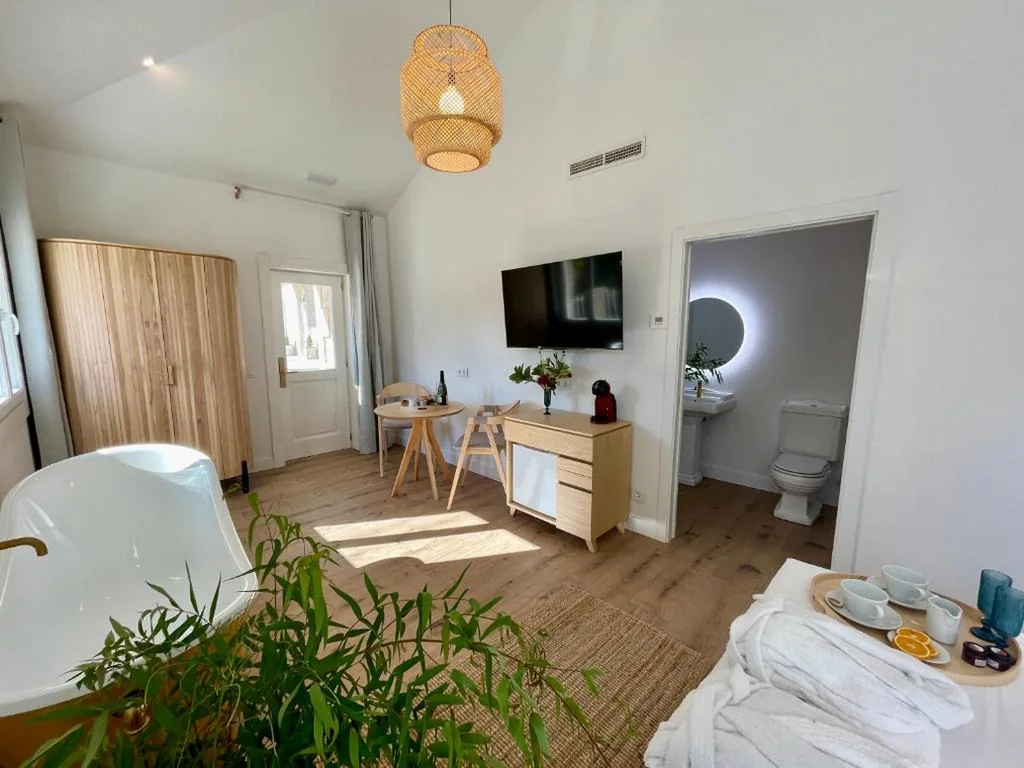 Habitación Doble — Villa Boutique 1880-Romantic Historic Boutique Hotel with Outdoor Jacuzzi