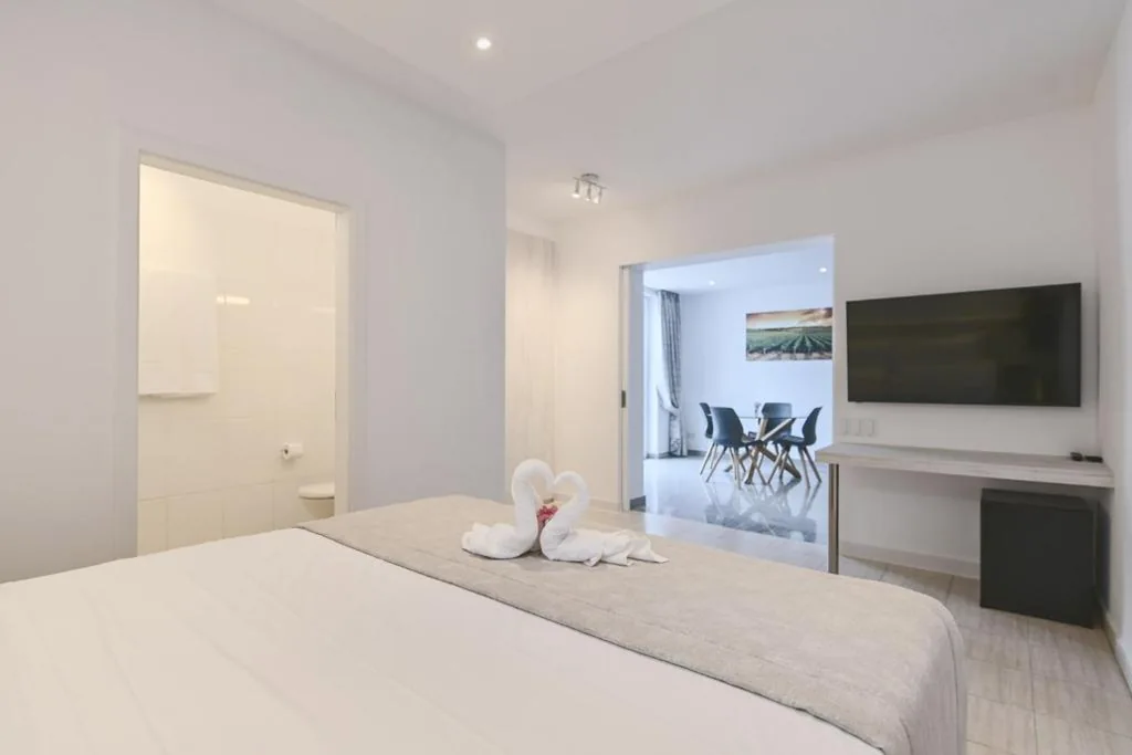 Habitación Superior con cama extragrande — Villa Boutique Tenerife