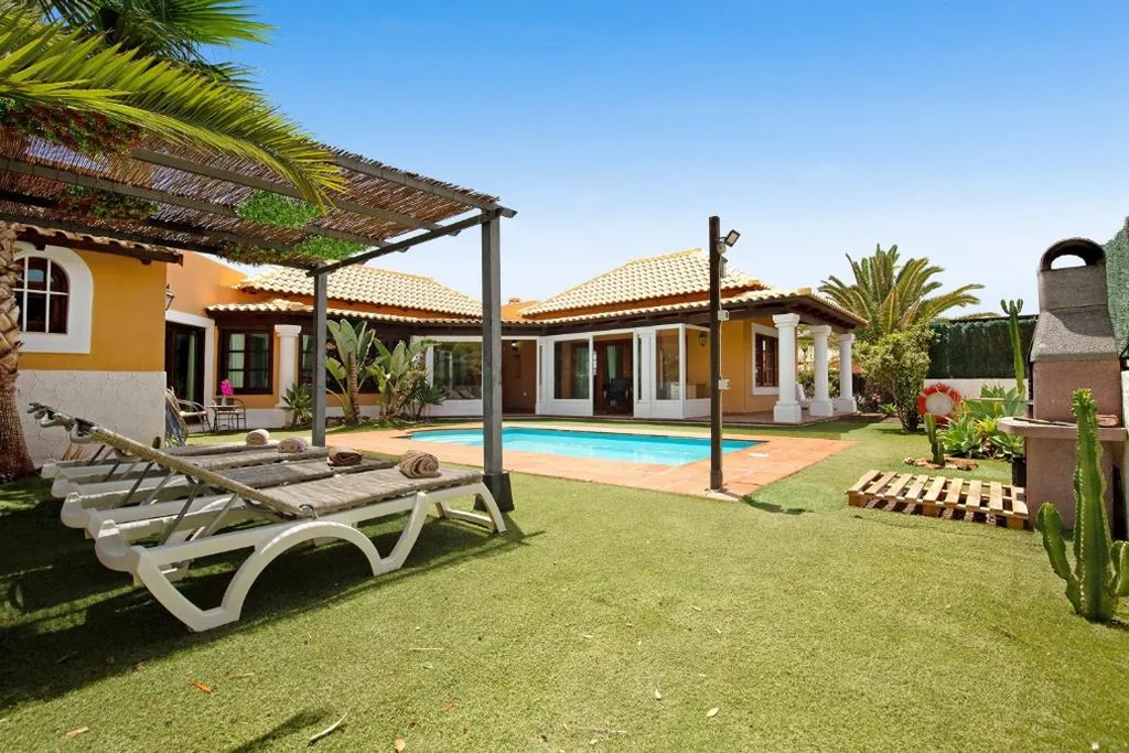 Villa with Garden View — Villa Brisamar19