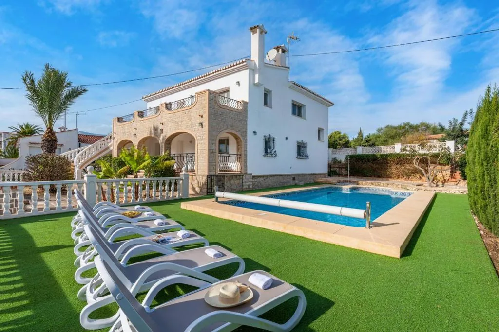 Villa mit privatem Pool — Villa Caleta - PlusHolidays