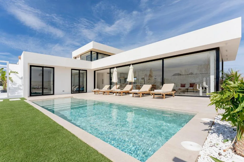 Villa con piscina privada — Villa Calma by Aura Collection
