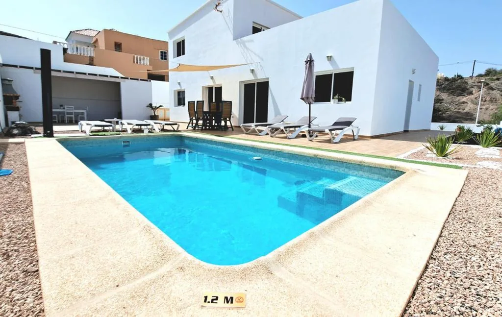 Villa con piscina privada — Villa Calma Climatized pool Private Jacuzzi Spa in Tarajalejo