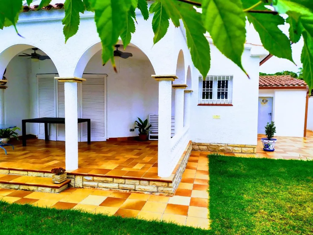 Villa — VILLA CAMBRILS BEACH Aparcamiento Gratis