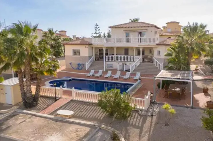 Villa con piscina privada — Villa Campos del Rio