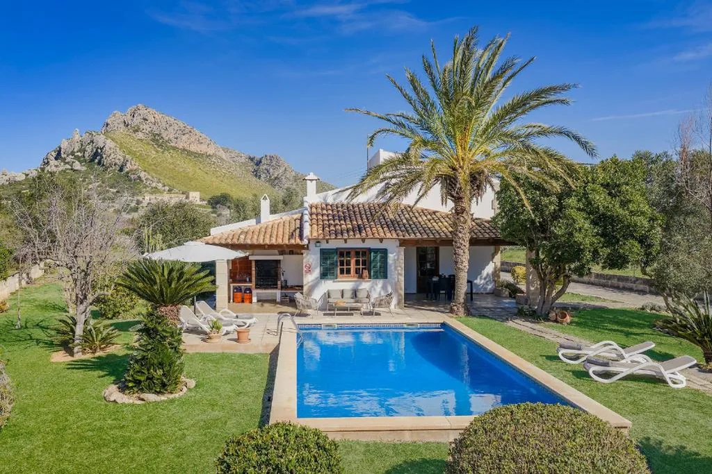 Villa con piscina privata — Villa Can Deyá