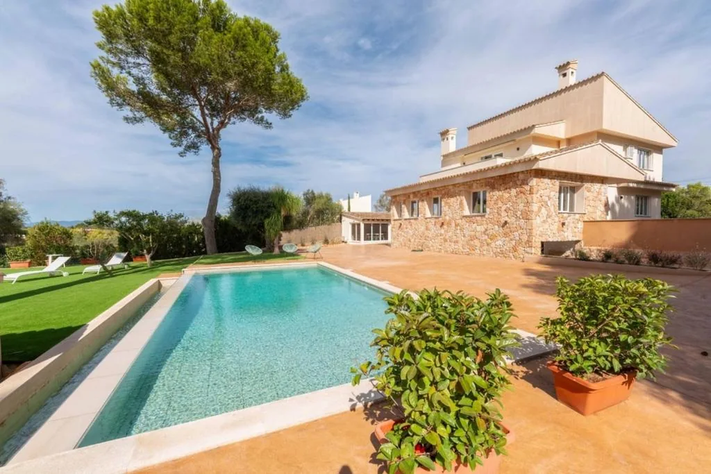 别墅 — Villa Can Luciana with Private Pool near Palma