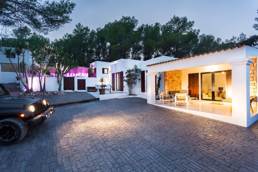 VILLA CAN MASS Architect Country Villa ETV2365E