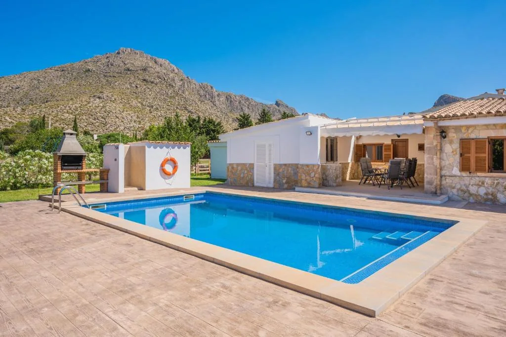 Villa — Villa Can Serra