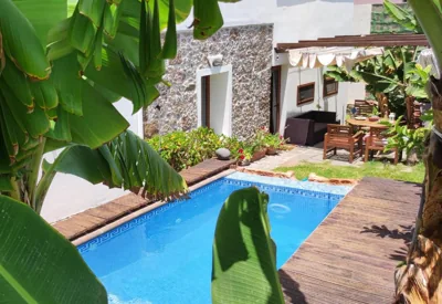 Villa Canaria piscina jacuzzi jardín — Foto 9