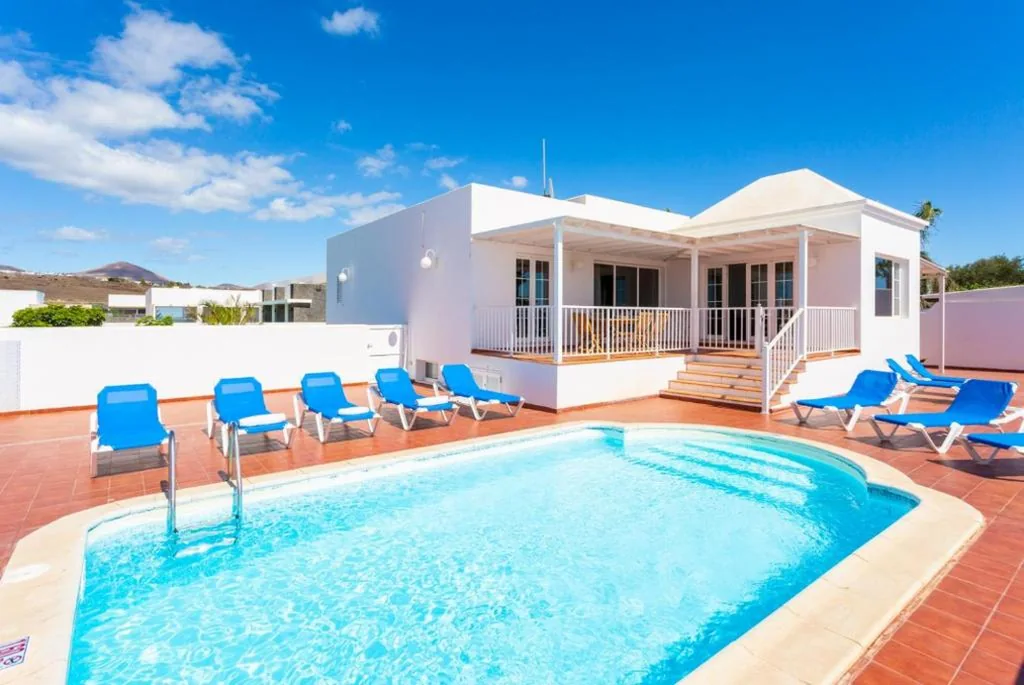 Villa — Villa Candela
