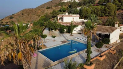 VILLA CANTARES — foto 4
