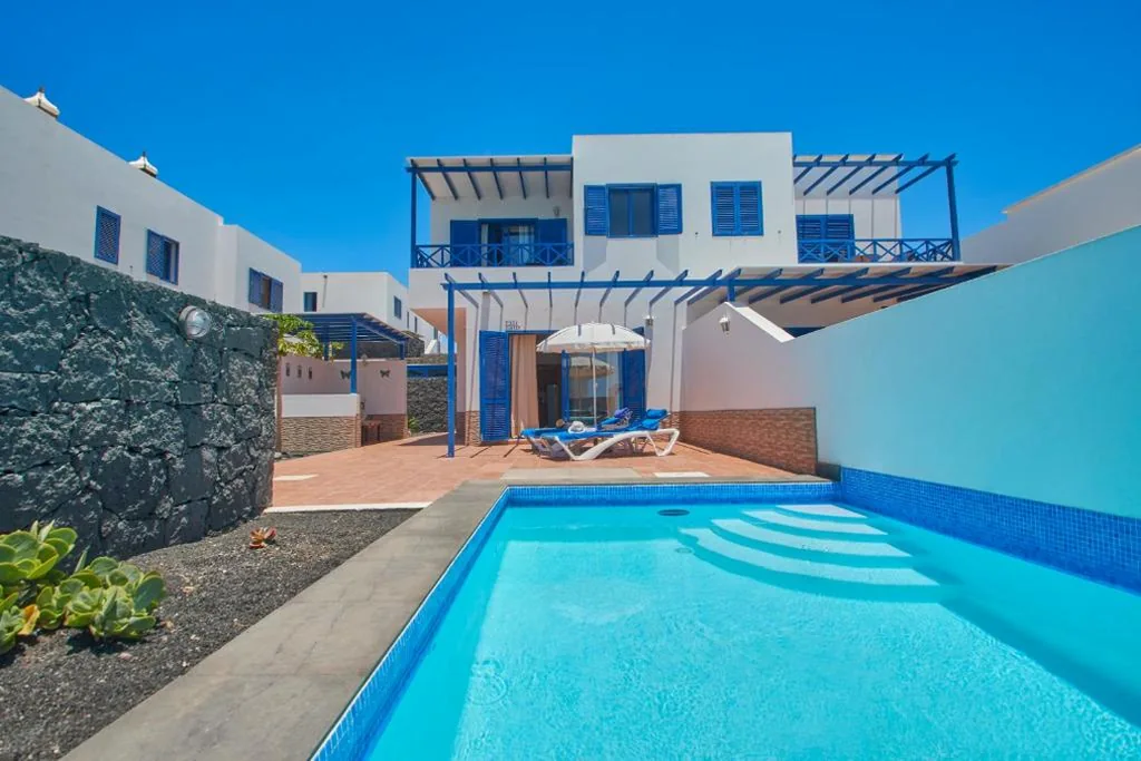 Three-Bedroom House — Villa Carmen