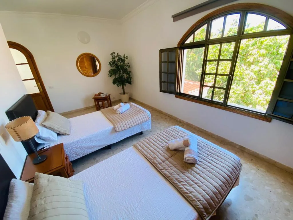 Villa Carolina with private heated pool
