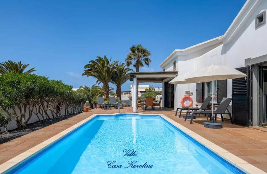 Villa 2 chambres — Villa Casa Karoline with a sunny terrace, heated pool, comfort and privacy in a quiet neighborhood