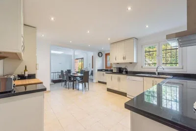 Villa Casa La Concha - Luxury 6 bedroom Villa in Marbella, Beautiful Mountain View, Heated Swimming Pool, 15min walk to Puerto Banus Beaches, Sleeps up to 12 — 写真 5