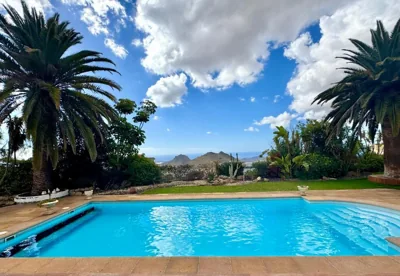 Villa Casa Lilo, en jardin grande,con una gran piscina, con pérgola y barbacoa — photo 10