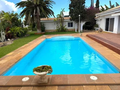 Villa Casa Lilo, en jardin grande,con una gran piscina, con pérgola y barbacoa — photo 12