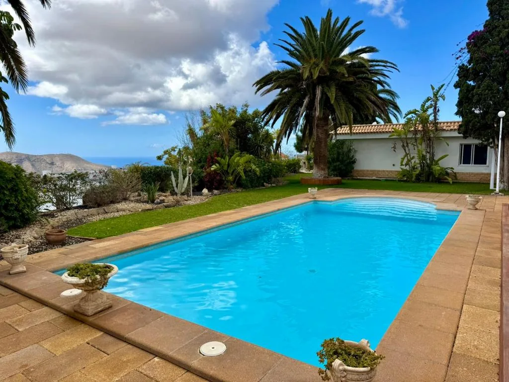 Villa 1 chambre — Villa Casa Lilo, en jardin grande,con una gran piscina, con pérgola y barbacoa