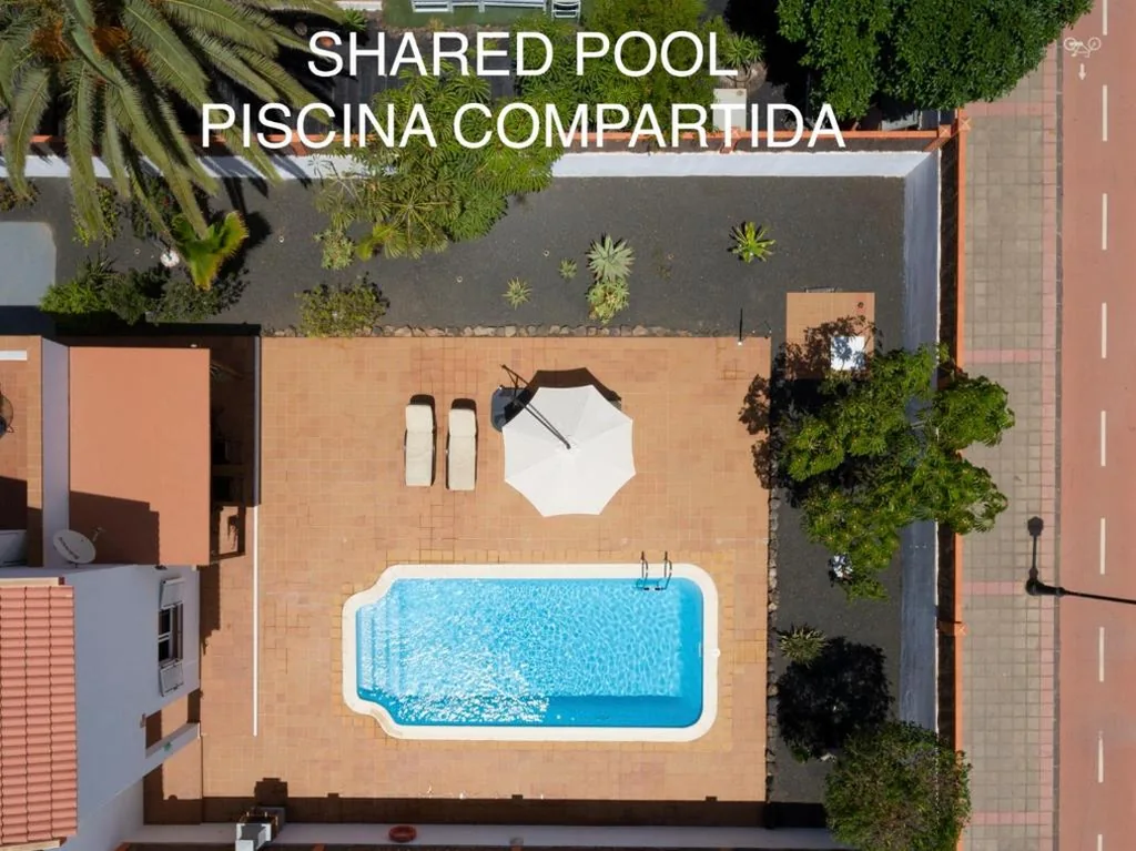 Habitación Doble Superior con terraza privada y vistas al mar — Villa Casiopea