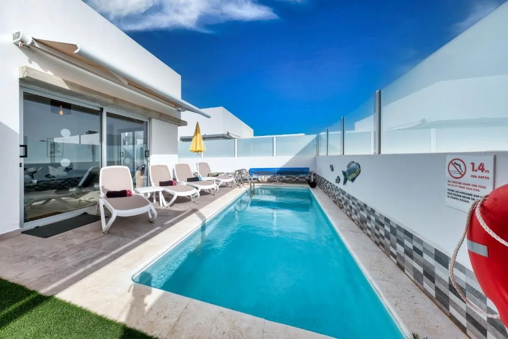 Casa con 3 camere da letto — Villa Cassia - Private Pool, Foosball, BBQ, Air-Con and SAT Tv By Lanzarote Vacation Homes