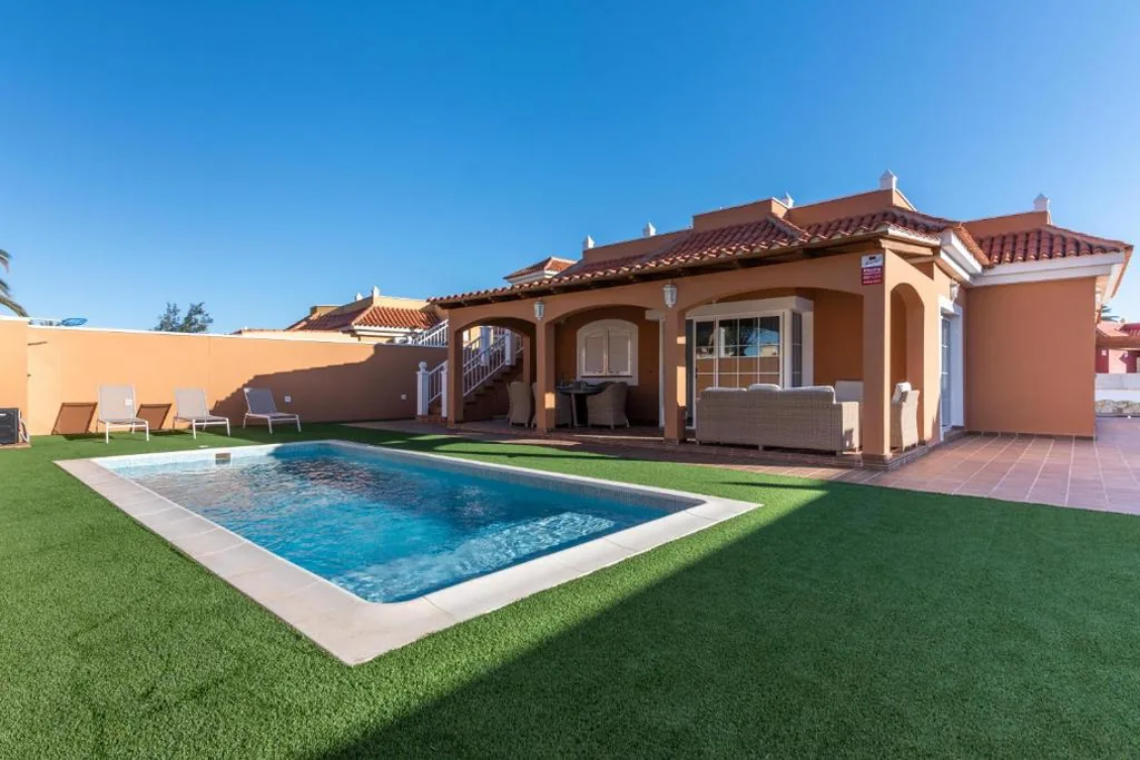 Villa met 3 slaapkamers — VILLA CAYETANA