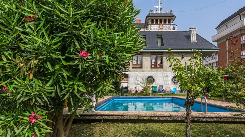 Villa met 2 slaapkamers — Villa Cecilia - Casa marinera con piscina y jardín