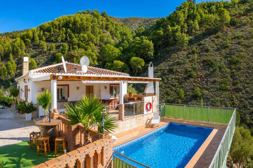 Villa Cecilia Large Private Pool AC WiFi