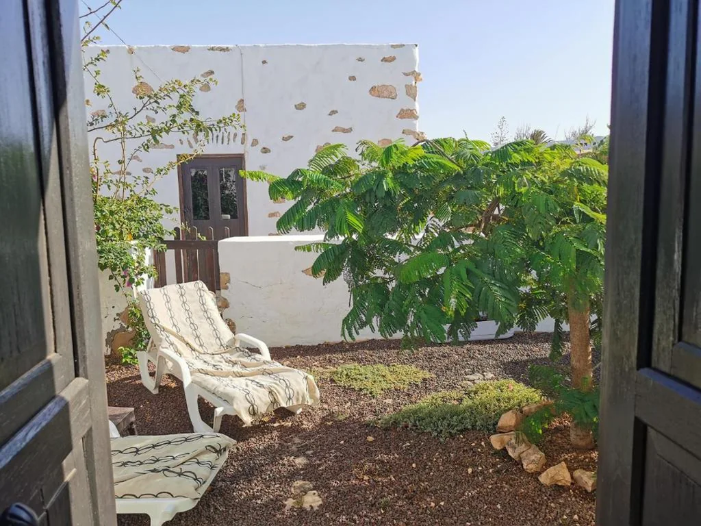 Camera matrimoniale con bagno in comune e jacuzzi — Villa Cecilio