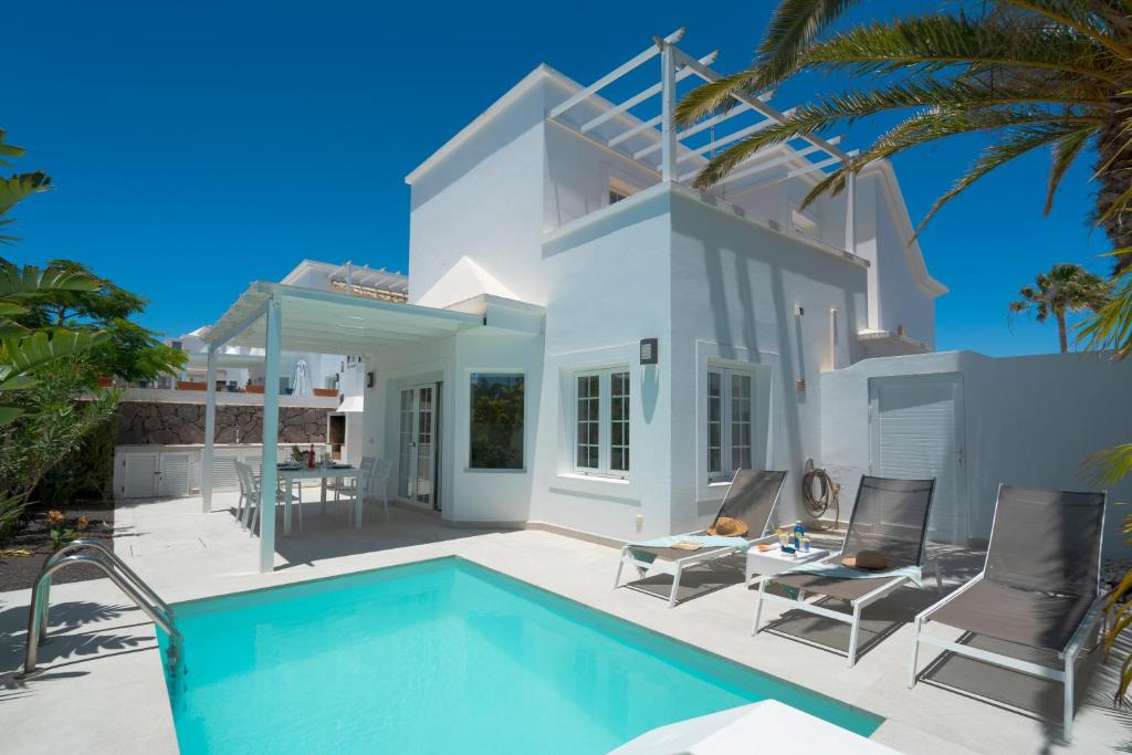 VILLA CHARLANA by Buenavilla
