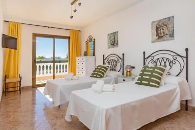 Villa close to Ibiza Town Sleeps 12 — foto 8