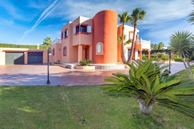 Villa close to Ibiza Town Sleeps 12 — foto 10