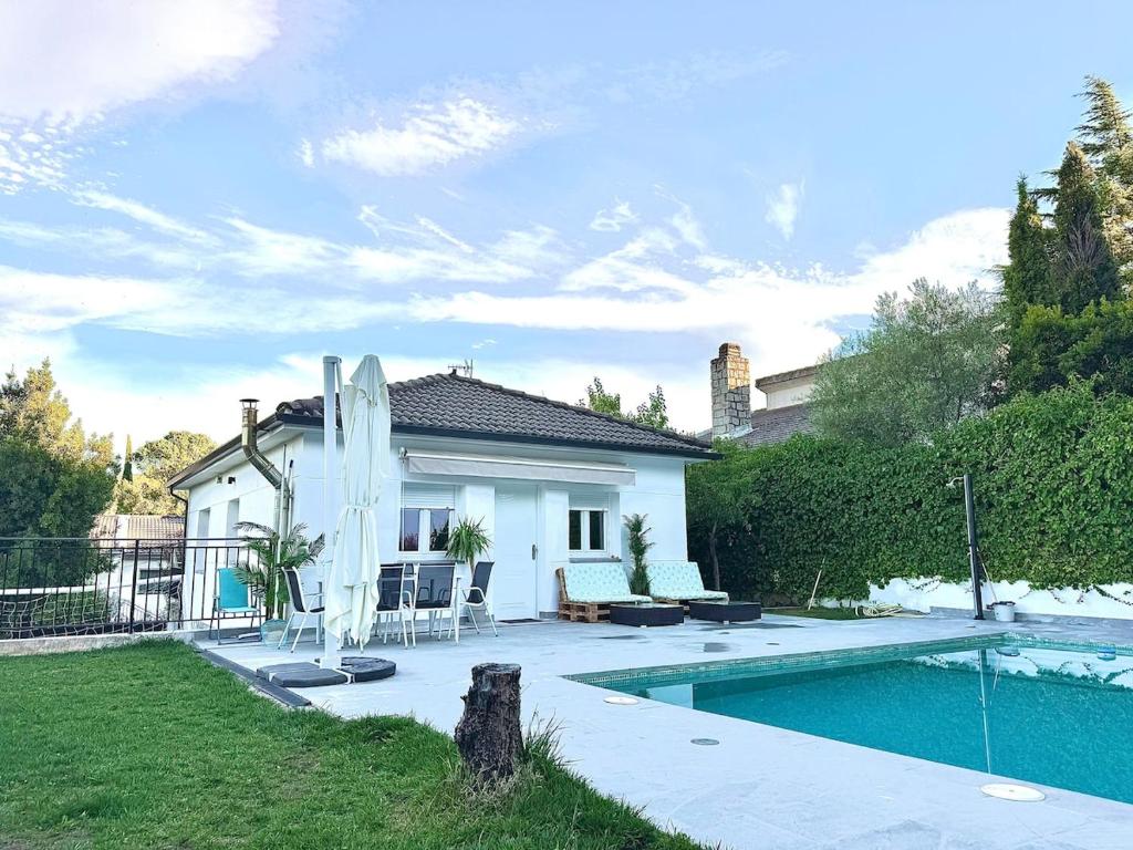Villa Completa con Piscina y Barbacoa