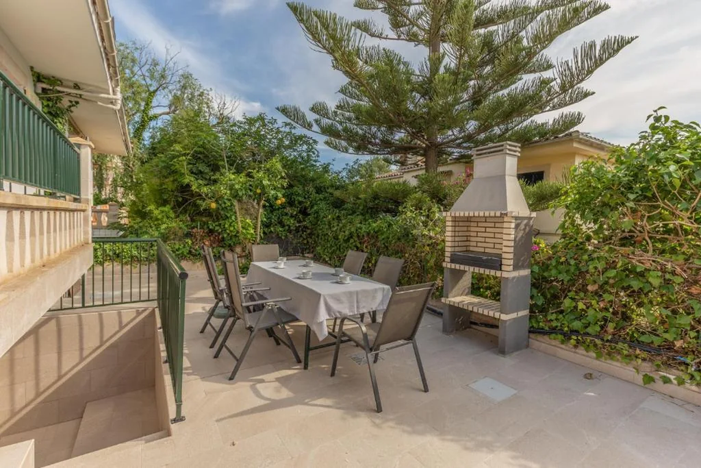 Villa — Villa con jardin cerca de la playa