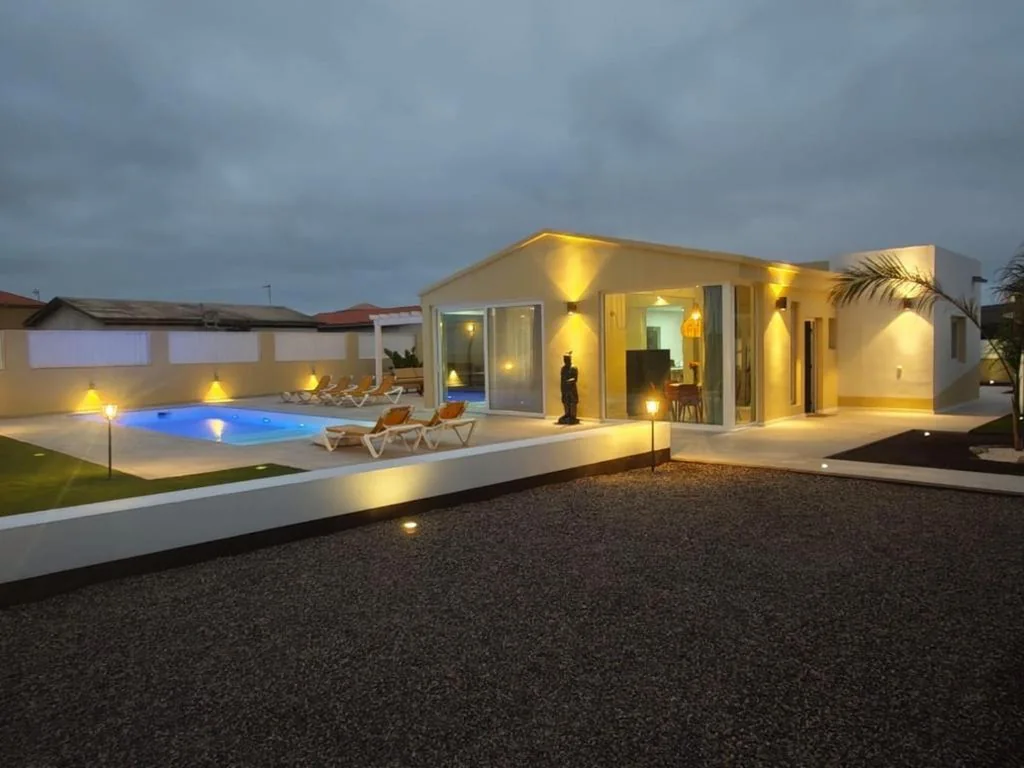 Villa mit privatem Pool — Villa con piscina LAJARES Ojo del Calderón