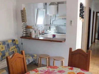 Villa con piscina privada y jardín cerrado en Castelló d'Empúries, ideal para 6-8 personas - ES-204-1 — foto 3